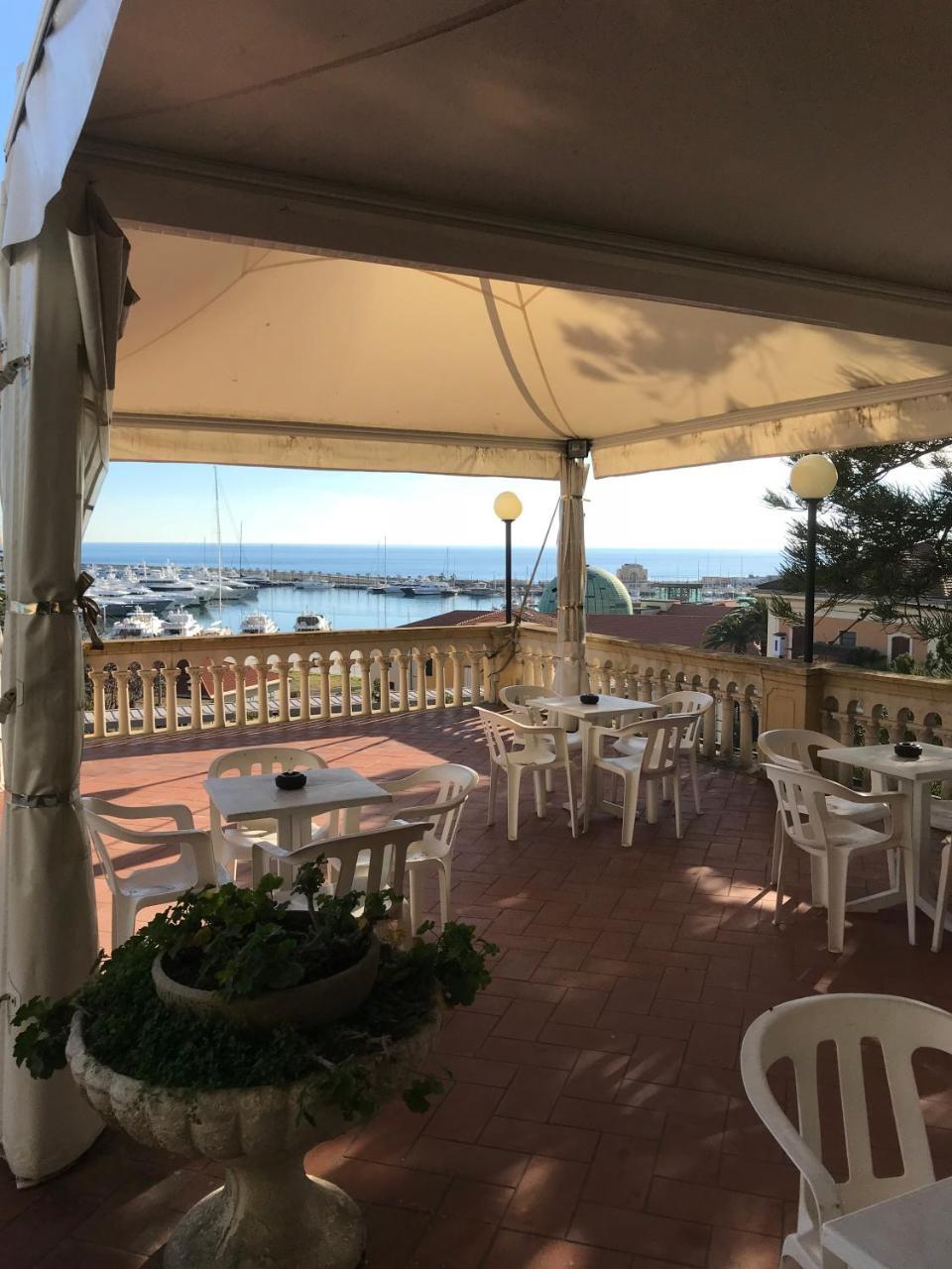 Hotel Miramare إمبيريا المظهر الخارجي الصورة